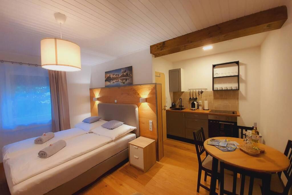 Tiny Kozma Apartment ボーデンスドルフ エクステリア 写真