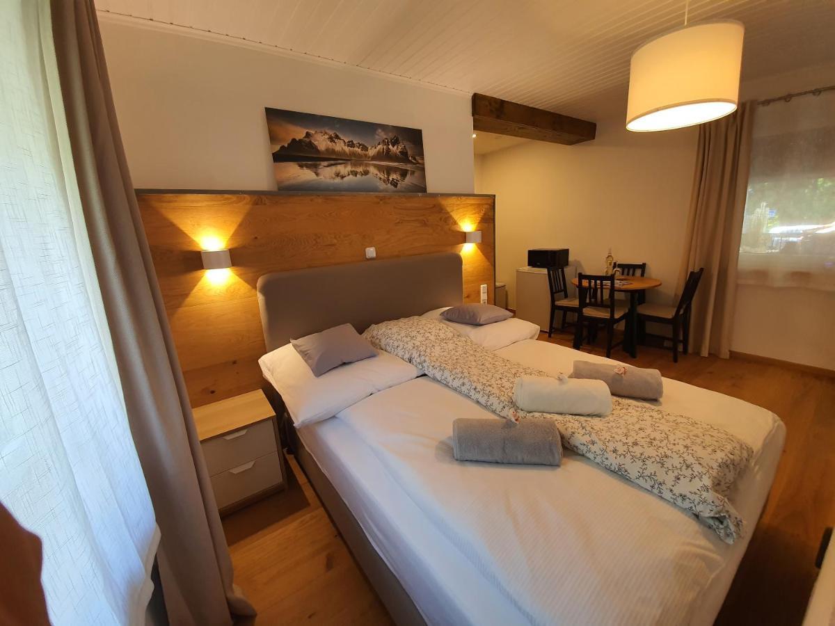 Tiny Kozma Apartment ボーデンスドルフ エクステリア 写真